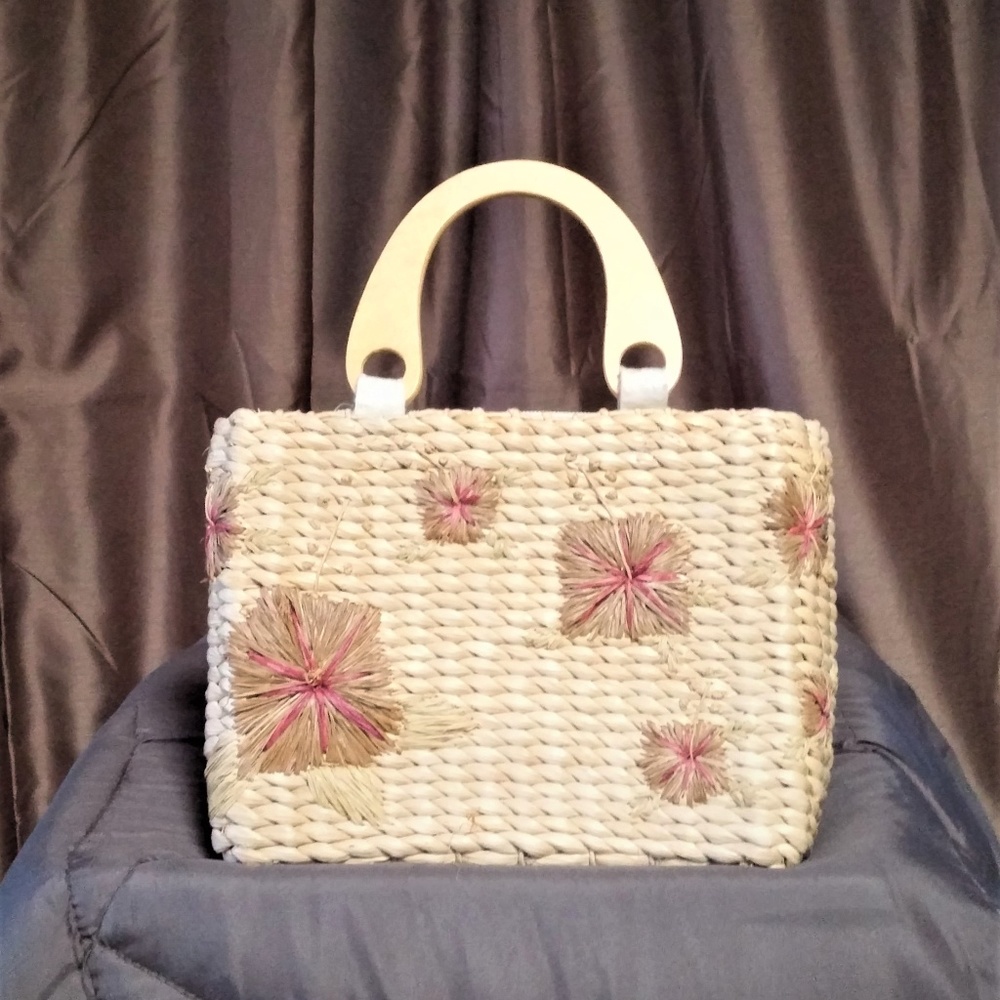 Straw Purse With Flowers